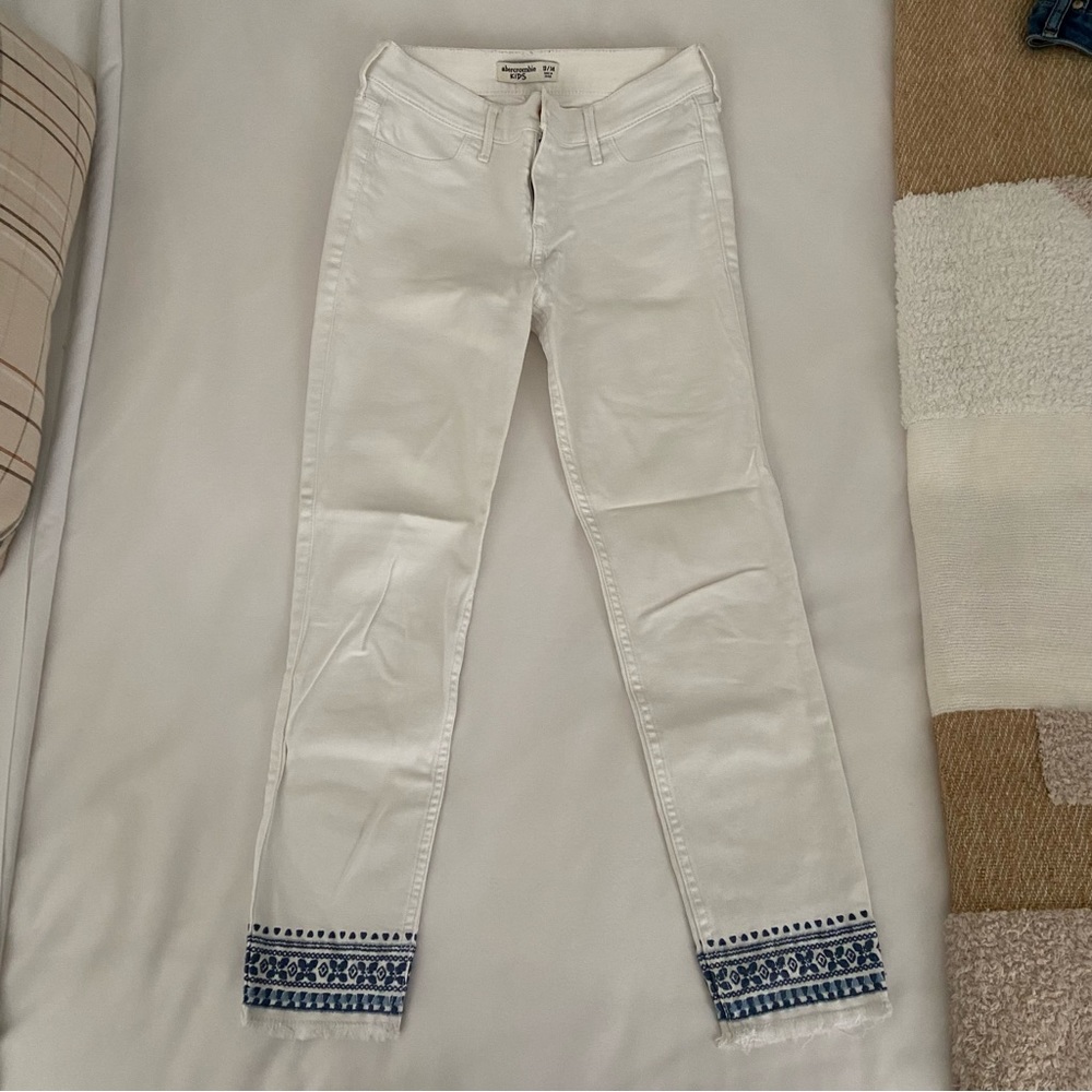 Abercrombie Kids White Embroidered Skinny jeans